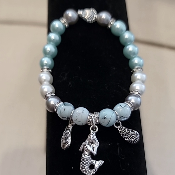 Mermaid & Shells glass 8mm beaded stretch bracelet - Picture 2 of 4